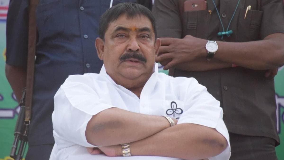 पुलिस अधिकारी को गाली देने वाले TMC नेता अनुब्रत मंडल पर कार्रवाई, 24 घंटे के भीतर माफी मांगने का आदेश