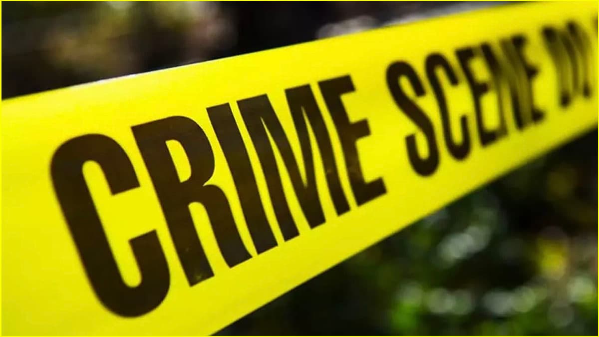 Delhi News: स्कूल डायरेक्टर ने 12वीं के छात्र को बेरहमी से पीटा, बहन को भी दी सजा