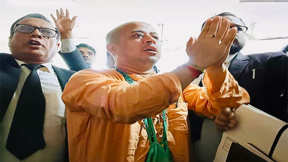 हिंदू संत चिन्मय कृष्ण दास की बढ़ीं मुश्किलें, फर्जी केस में फंसाया, कुछ दिन पहले मिली थी जमानत