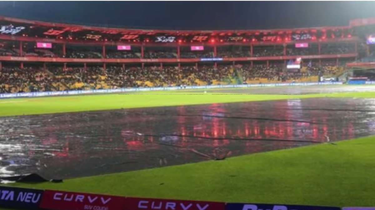 RCB vs KKR: बेंगलुरु में नहीं रुक रही बारिश, मैच रद्द होने पर किस टीम को होगा फायदा?