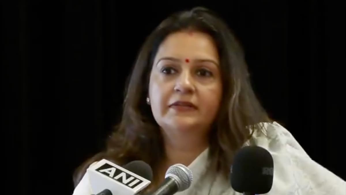 'भारत पर हमले का 10 गुना ताकत से मिलेगा जवाब', शिवसेना सांसद प्रियंका ने पाकिस्तान को दिया चैलेंज