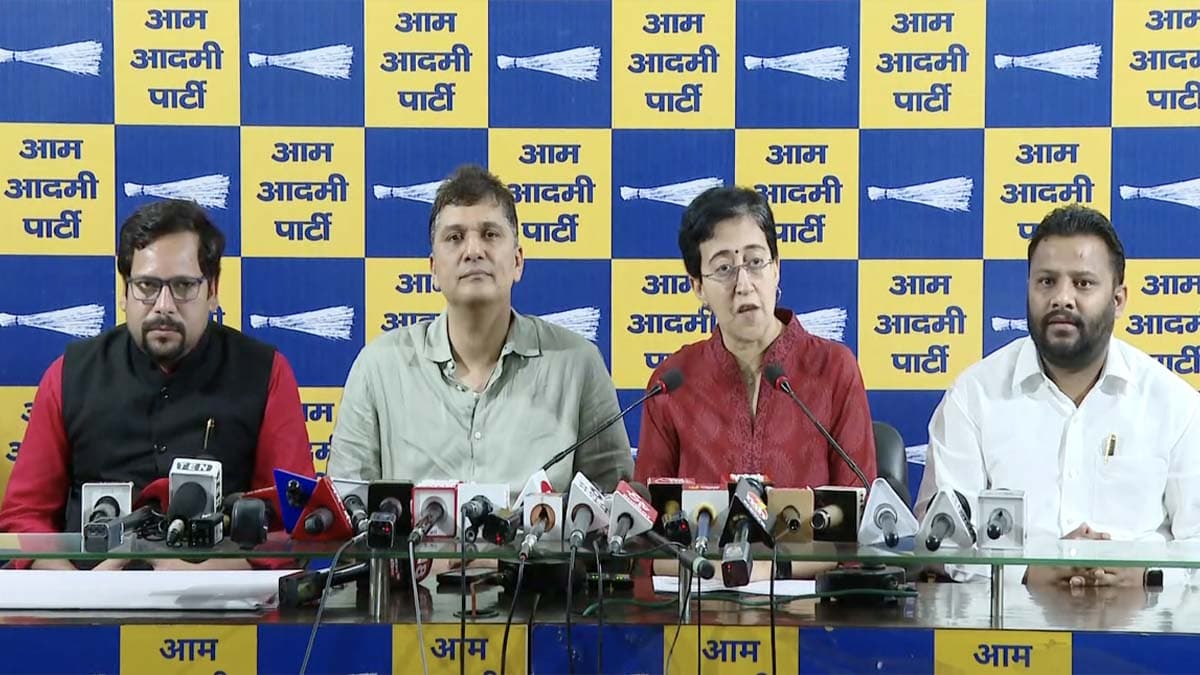 'BJP के 100 दिन के कार्यकाल में दिल्ली वालों का जीवन नर्क', आतिशी और सौरभ ने पेश किया रिपोर्ट कार्ड