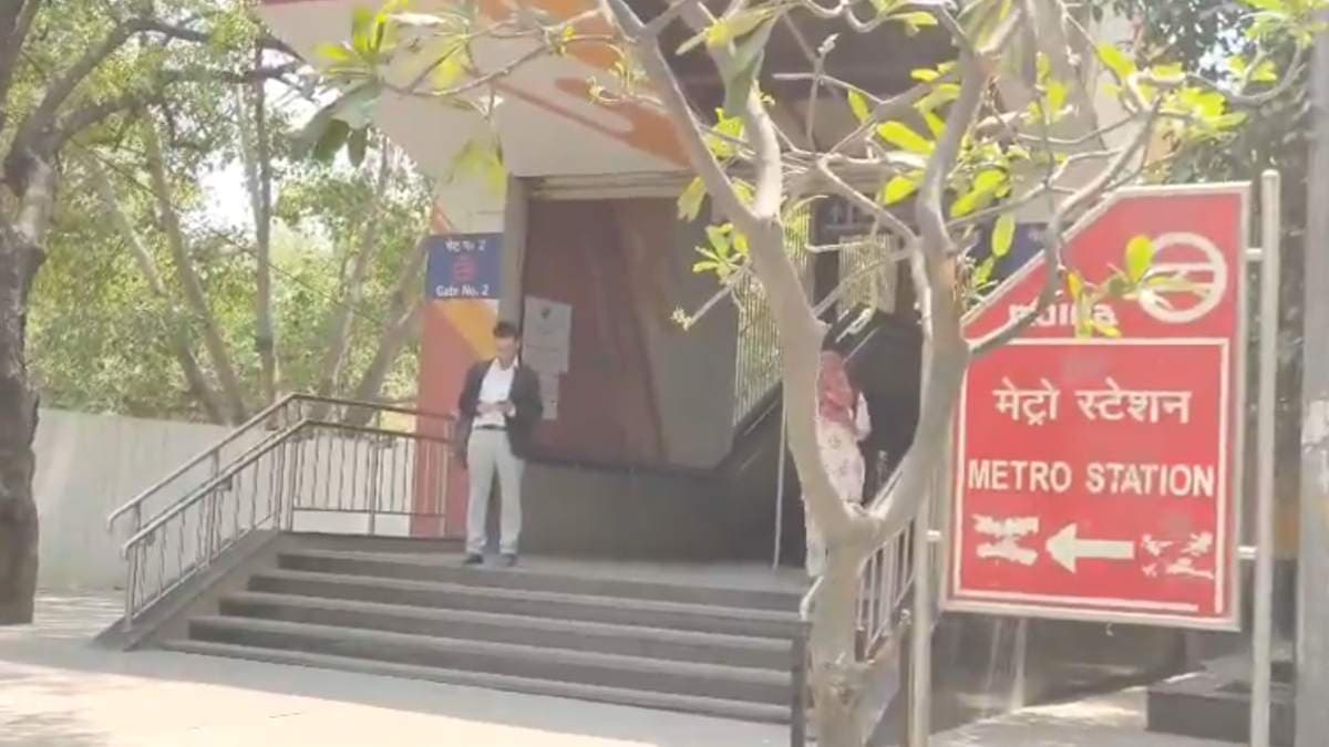 मेट्रो के आगे कूद गई 21 साल की लड़की, स्टेशन पहुंची नोएडा पुलिस