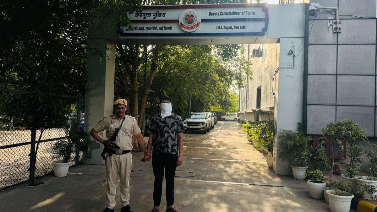 IGI एयरपोर्ट पर सिम तस्करी रैकेट का भंडाफोड़, ऑनलाइन गेमिंग धोखाधड़ी से जुड़े पांच लोग गिरफ्तार
