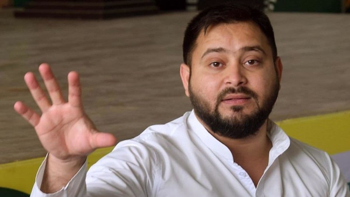 'कुर्बानी की बात पर बिहार कभी पीछे नहीं', तेजस्वी ने शहीद इम्तियाज को दी श्रद्धांजलि