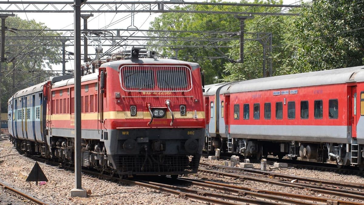 Gujarat Railways: 6 दिन तक ब्लॉक के कारण अतुल और वलसाड के बीच 3 ट्रेनें रद्द, जानें कौन सी ट्रेन होगी लेट