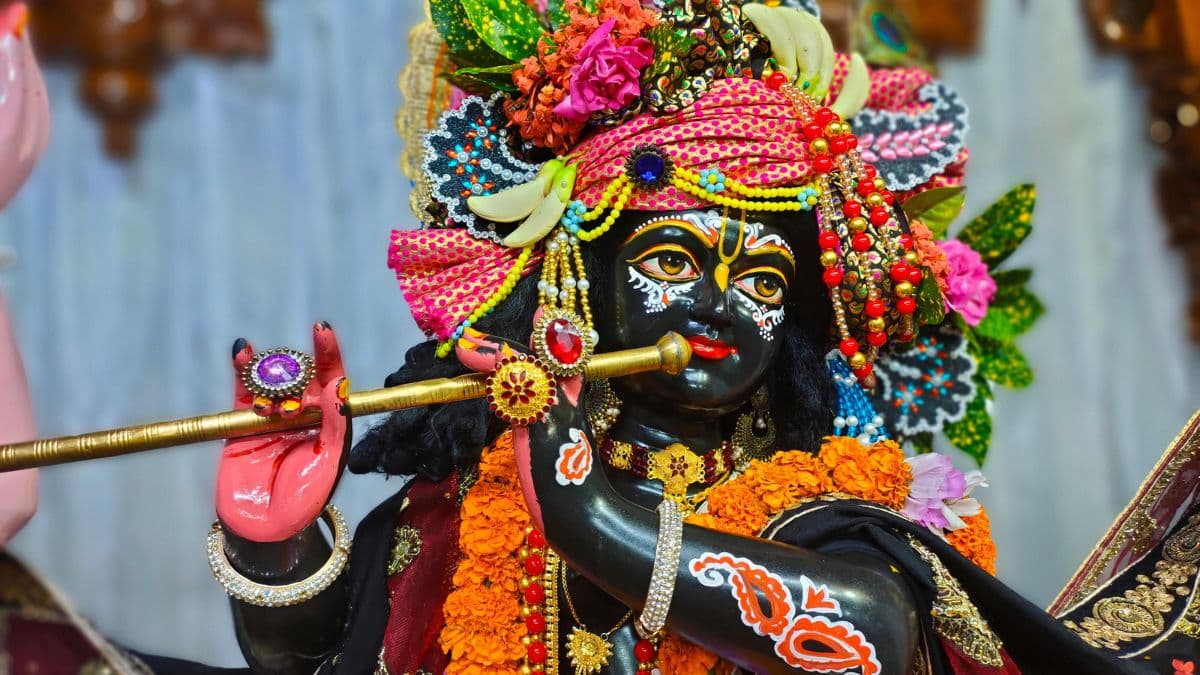 Buddha Purnima 2025: भगवान श्रीकृष्ण ने माता यशोदा को सुनाई थी यह कथा, पढ़ने या सुनने से मिलता है धन और सुख-समृद्धि