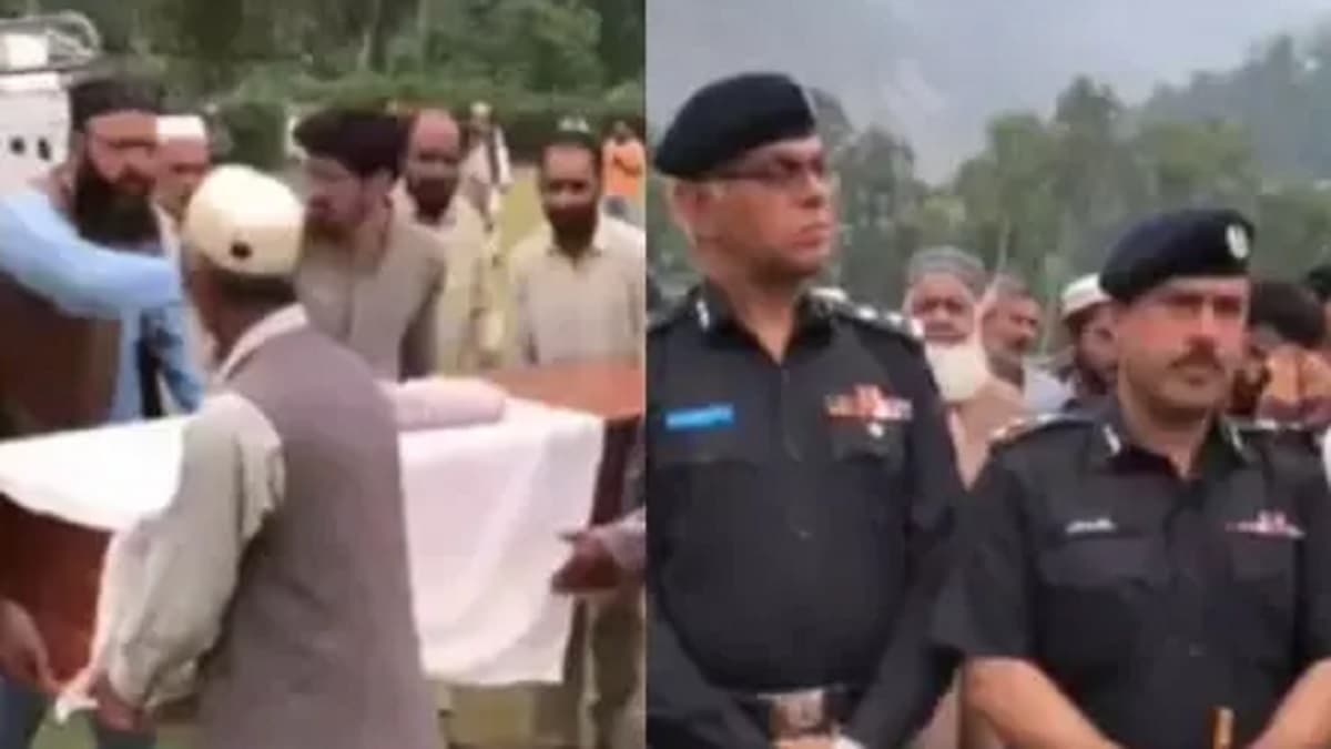 भारत की एयर स्ट्राइक से पाकिस्तान हुआ बेनकाब, पाक सैन्य अफसरों ने आतंकियों के जनाजे की पढ़ी नमाज