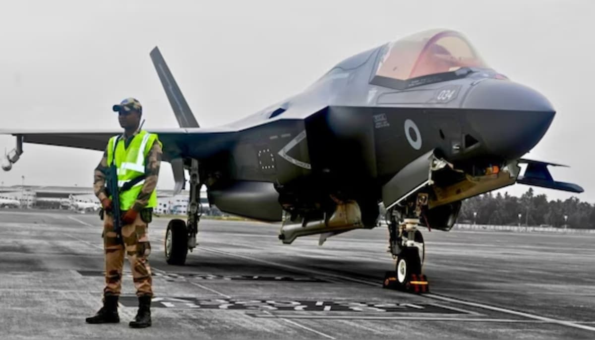 केरल एयरपोर्ट पर 12 दिन से खड़ा F-35B फाइटर जेट, जानिए कितना लगेगा पार्किंग चार्ज