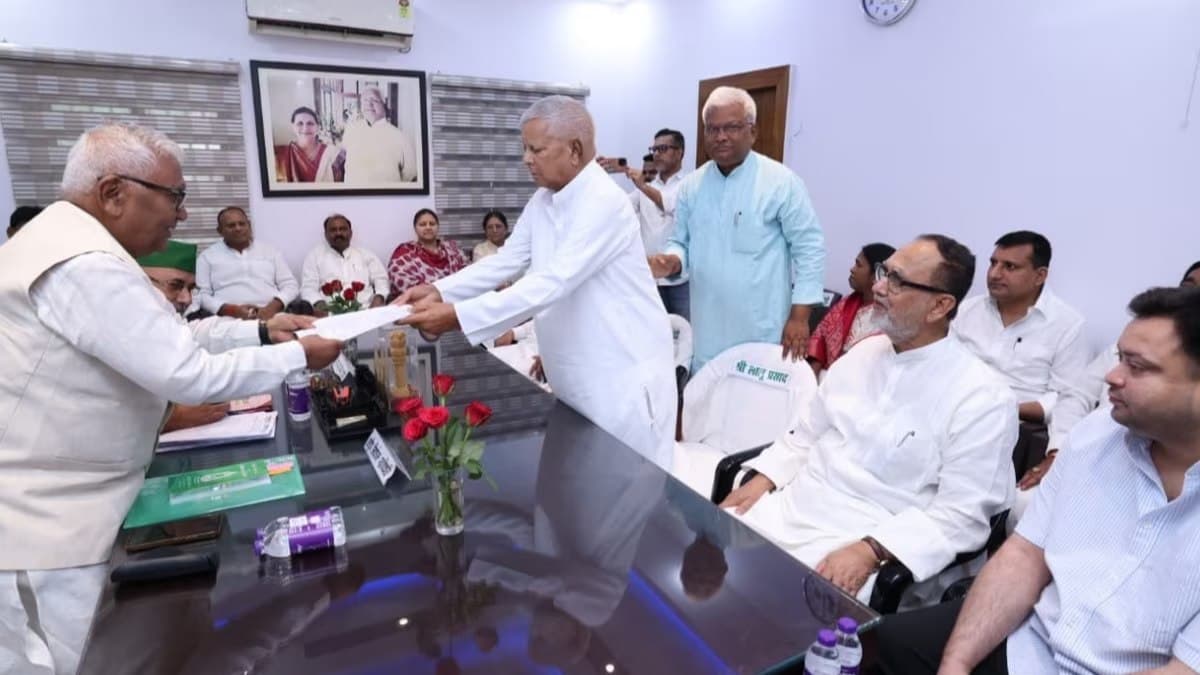 ये बयान देकर परिवारवाद पर घिर गए तेजस्वी, 13वीं बार RJD के राष्ट्रीय अध्यक्ष बने लालू प्रसाद यादव