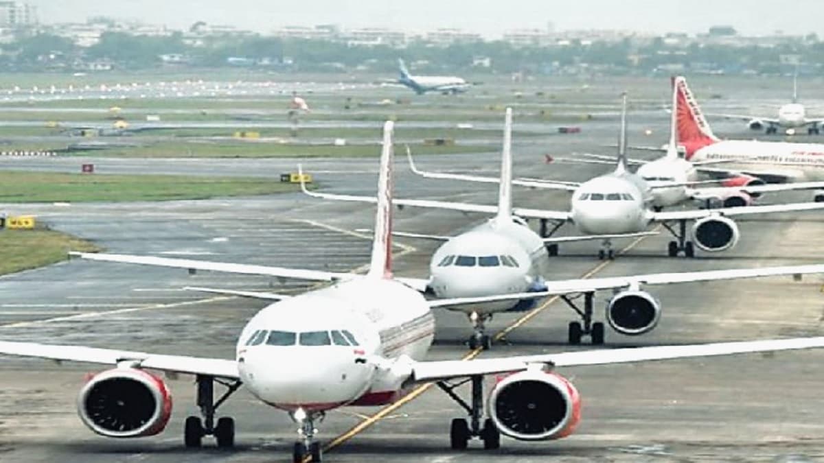 देश के बड़े एयरपोर्ट पर विमान सुरक्षा में मिलीं गंभीर खामियां, DGCA ने फ्लाइट को उड़ने से रोका
