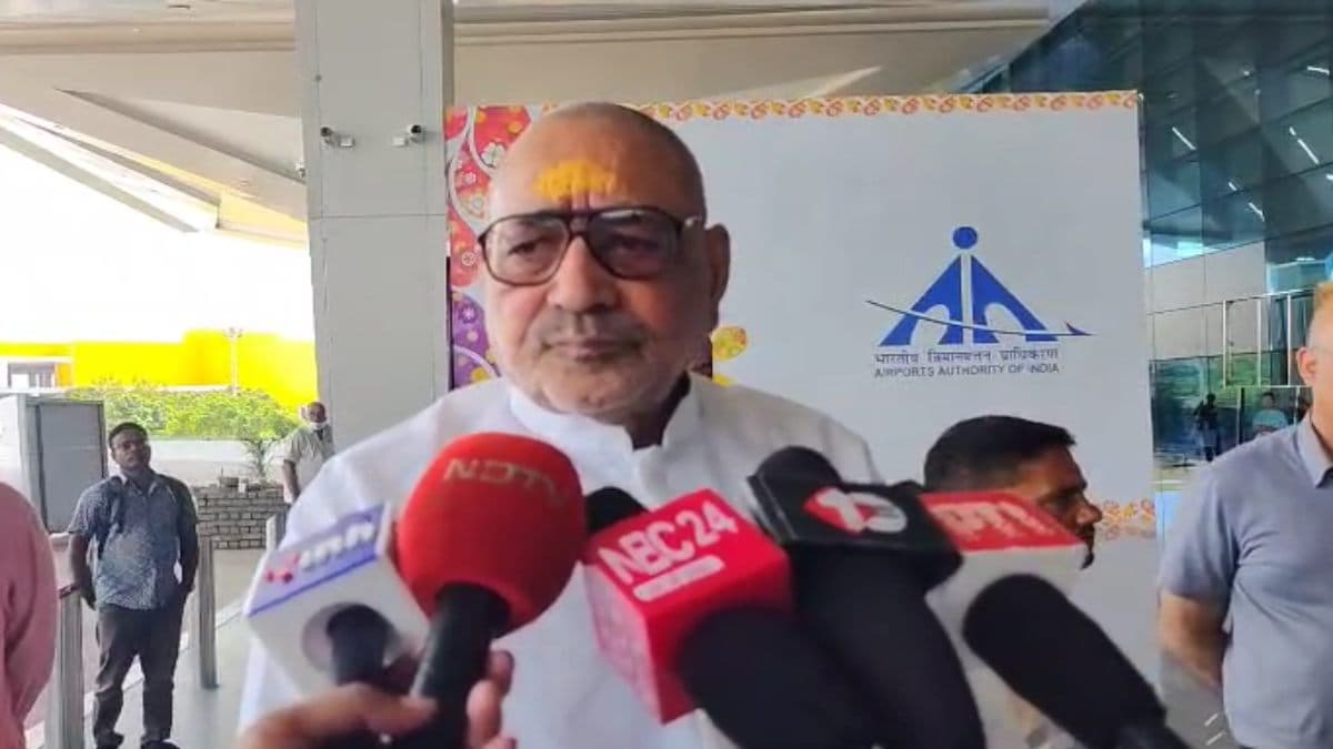 Bihar Election 2025: केंद्रीय मंत्री गिरिराज सिंह के बिगड़े बोल, लालू-तेजस्वी को बताया 'मगरमच्छ'