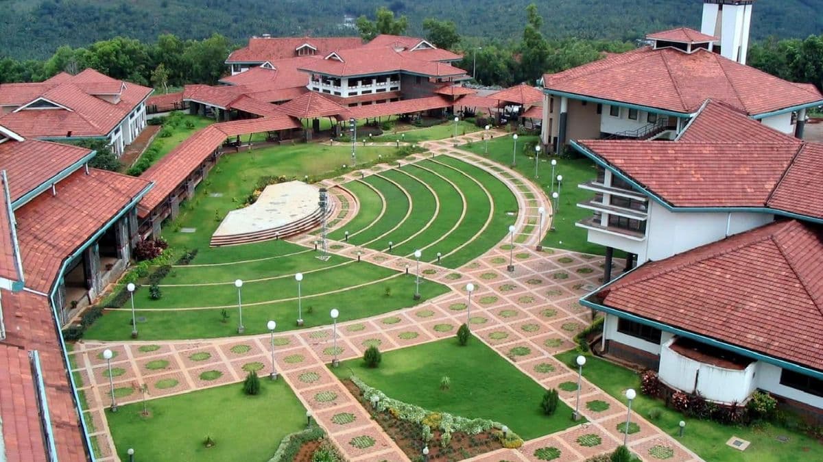 Explanier: क्या है IIT मंडी विवाद, क्यों लग रहे हैं सरकारी नियम तोड़ने के आरोप?