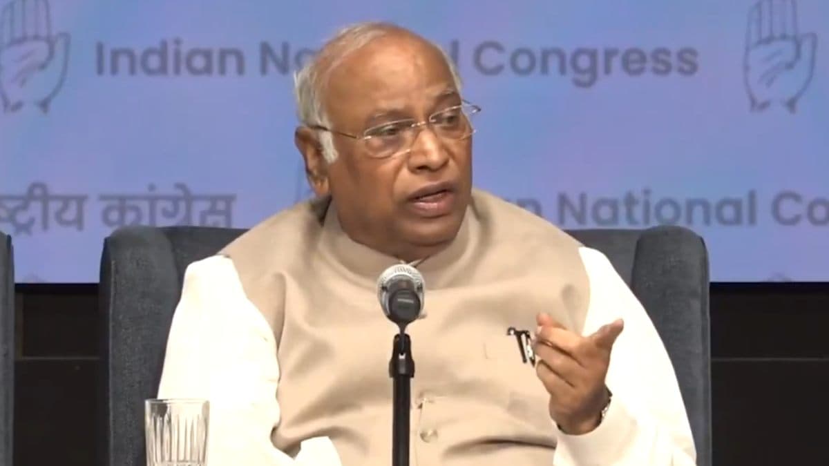 'अदृश्य है, लेकिन महसूस होता है कांग्रेस हाईकमान', मल्लिकार्जुन खड़गे के बयान पर बीजेपी सांसद का तंज