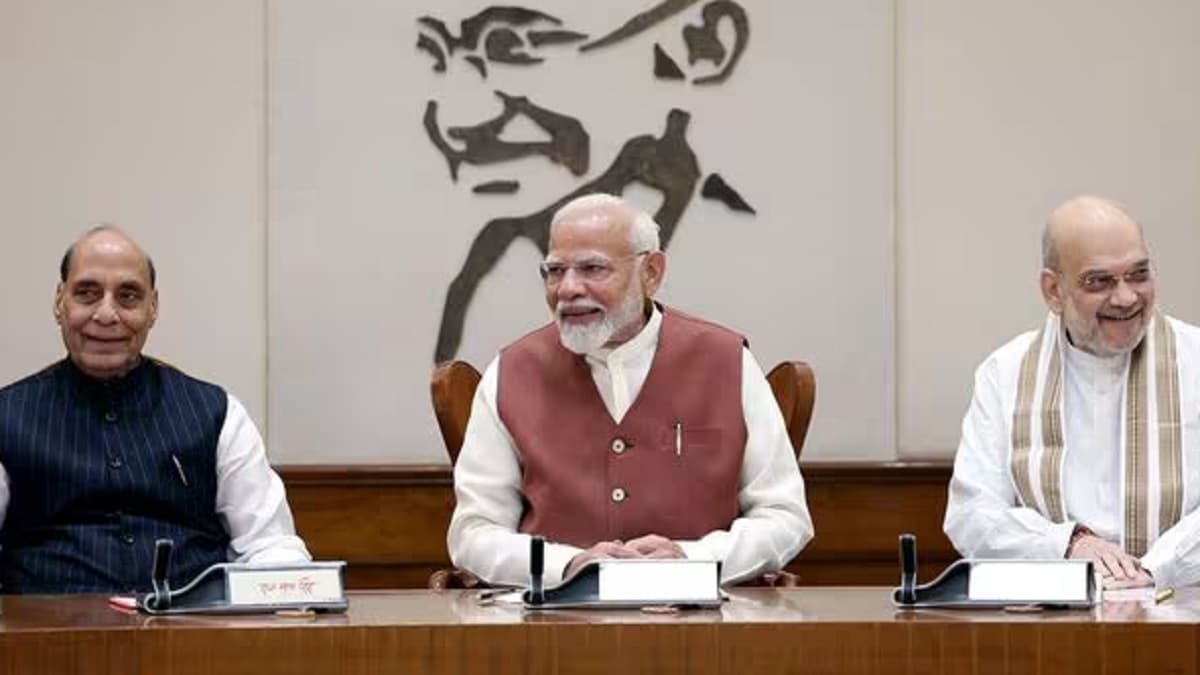 कैबिनेट में आपातकाल पर प्रस्ताव पास, मोदी सरकार ने लिए 3 बड़े फैसले