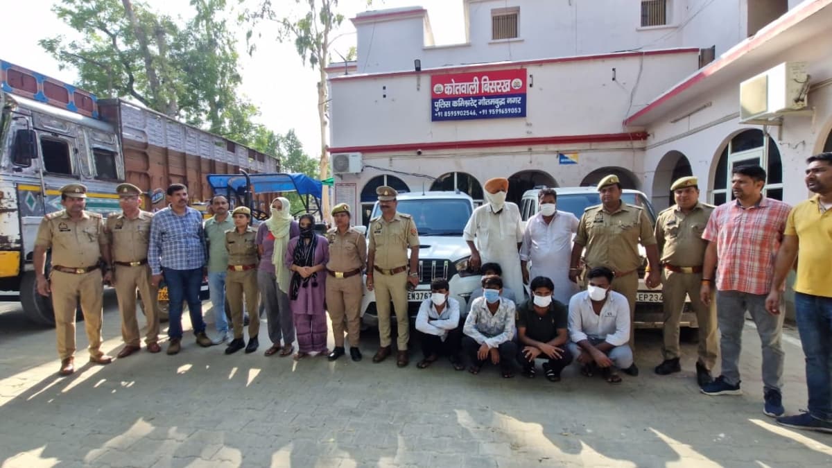 Noida Police Arresting