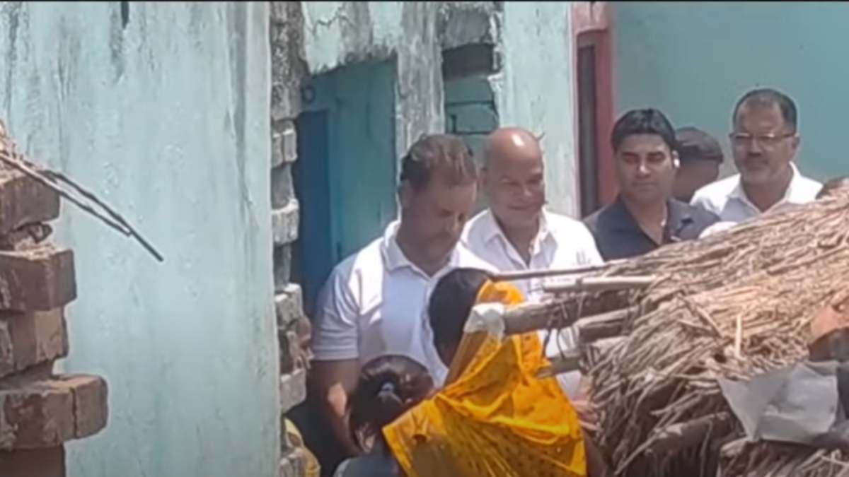 Rahul Gandhi Bihar Visit: 'माउंटेन मैन' दशरथ मांझी के घर पहुंचे राहुल गांधी, ढोल बजाकर हुआ स्वागत