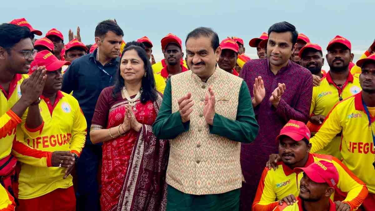 Rath Yatra 2025: पुरी यात्रा के दौरान लाइफगार्ड्स से मिले गौतम अडाणी, बोले- आप लोगों को जीवन दान देते हो