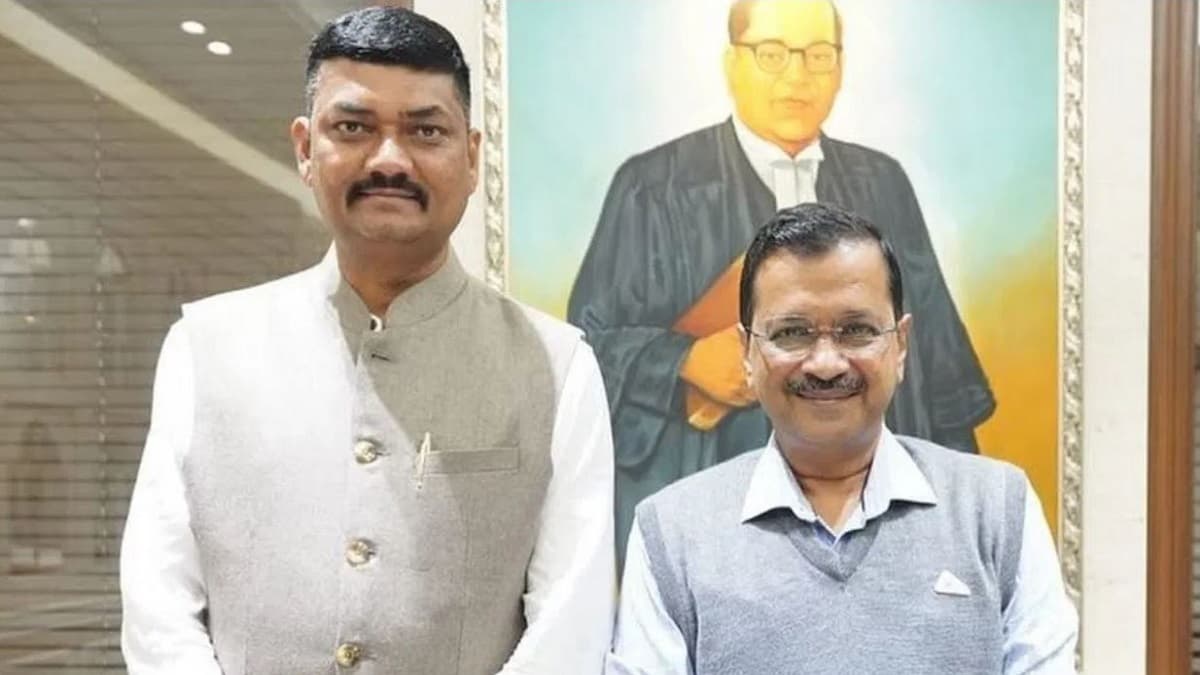 गुजरात में AAP को तगड़ा झटका, विधायक उमेश मकवाना ने पार्टी के सभी पदों से दिया इस्तीफा