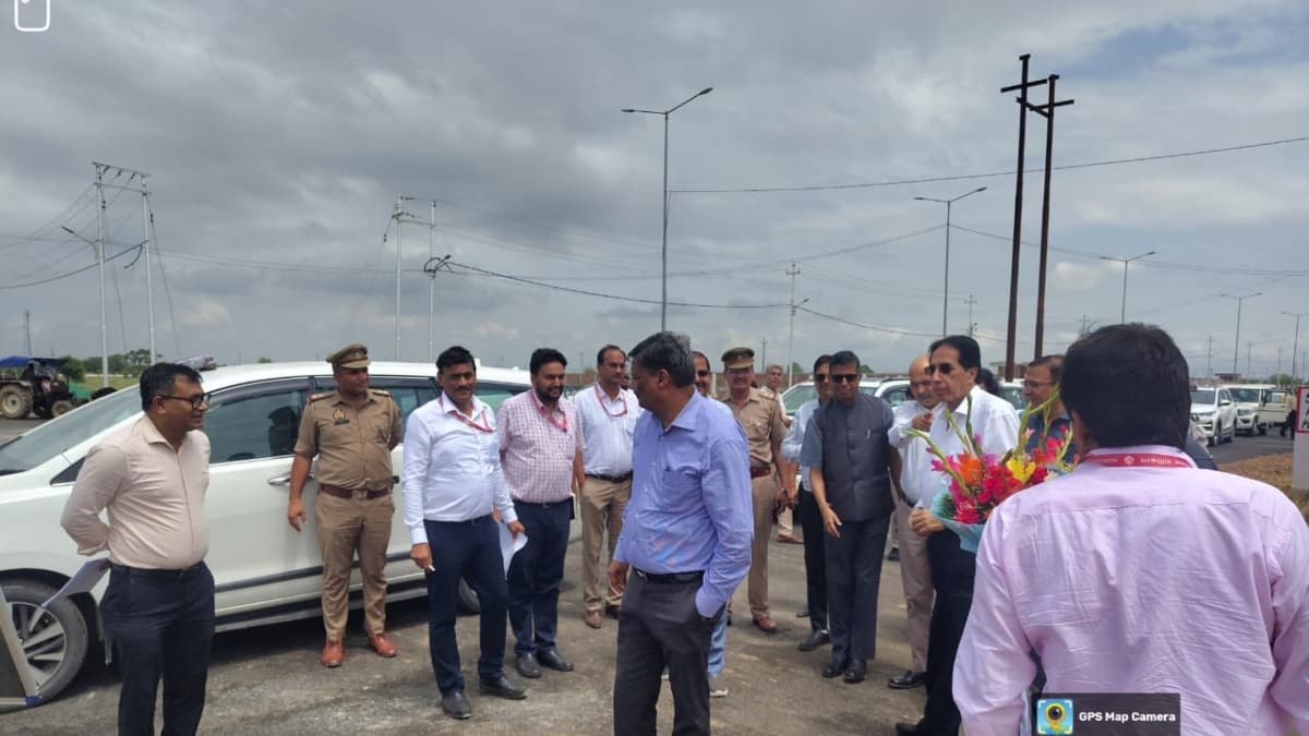 नोएडा एयरपोर्ट के काम में आएगी तेजी, जानें चेयरमैन ने ऐसा क्या किया कि दौड़ने लगे अफसर