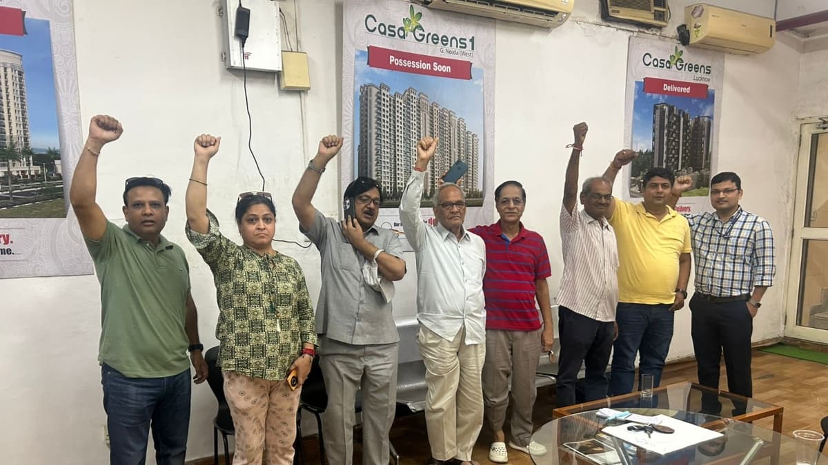 ग्रेटर नोएडा वेस्ट की किस सोसायटी में बिना बिजली के रहने को मजबूर हुए लोग, नाराज निवासी कहां पहुंचे, जानें पूरा मामला