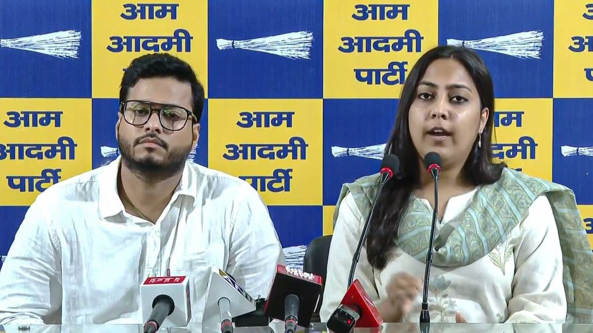 दिल्ली यूनिवर्सिटी में छात्रों को एडमिशन दिलाएगी 'AAP', ASAP ने कैंपस में लगाया एडमिशन हेल्प डेस्क