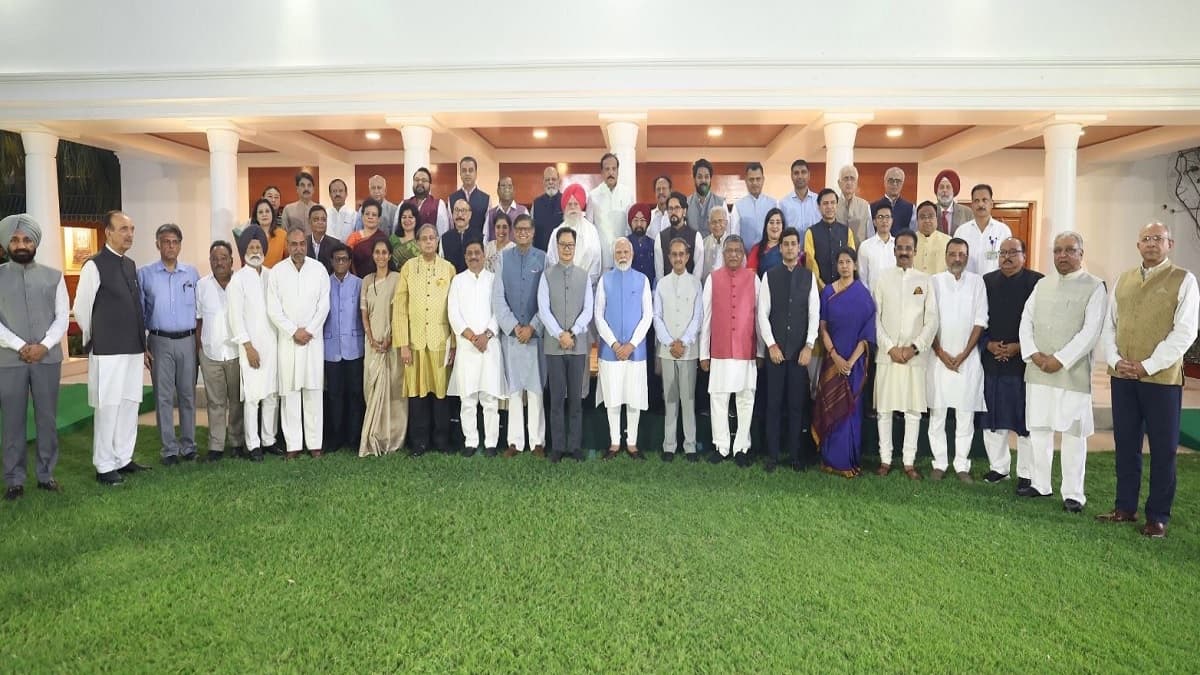 'दुनिया में अपनी तरह का अनोखा उदाहरण...', विदेश से लौटे डेलिगेशन से मिले पीएम मोदी, जानें क्या हुई बात