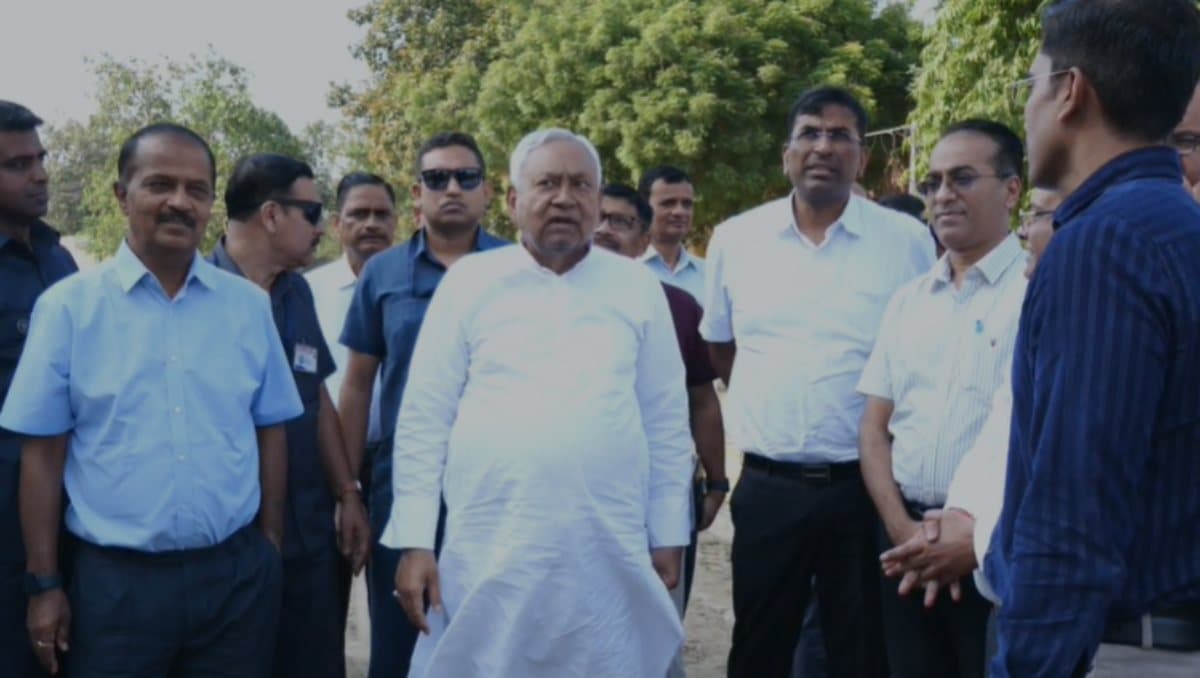 मुख्यमंत्री नीतीश ने पटना में जेपी गंगा पथ के निर्माण कार्य को देखा, साइट मैप की ली जानकारी