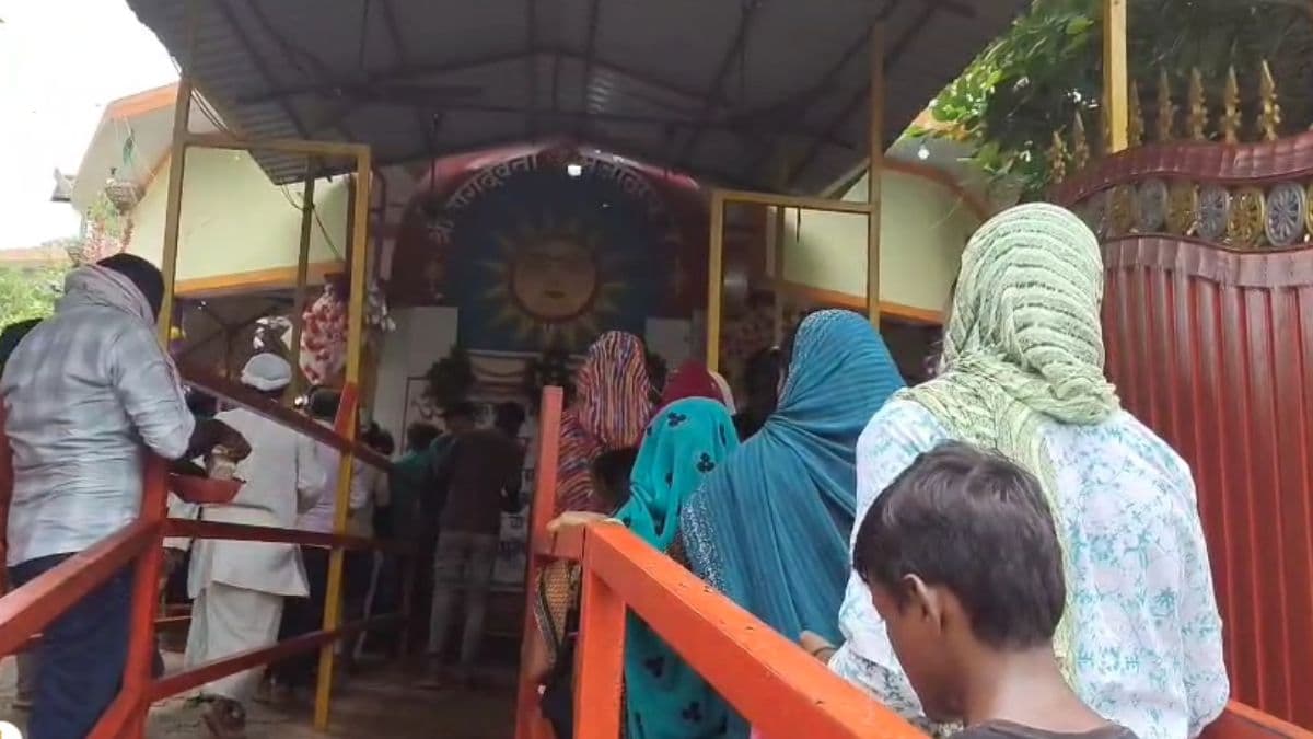 Barabanki का अनोखा मंदिर, जहां लगती है सांपों की अदालत, जानें इसका इतिहास