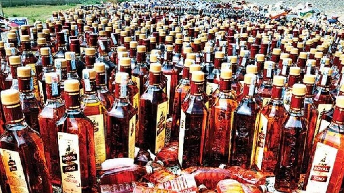 अहमदाबाद में लगातार दूसरे दिन मिली शराब, 700 पेटियां बरामद, प्रदेश में 1960 से लागू है शराबबंदी