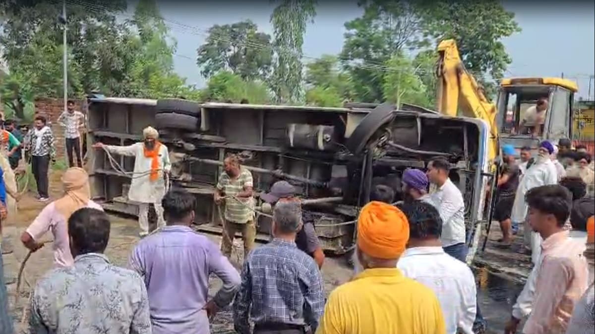 पंजाब के होशियारपुर में बस पलटने से 8 लोगों की मौत, 32 से ज्यादा गंभीर घायल