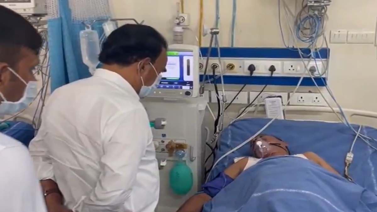 हैदराबाद में मिलावटी शराब पीने से 15 लोगों की तबियत खराब, अस्पताल में मिलने पहुंचे आबकारी मंत्री
