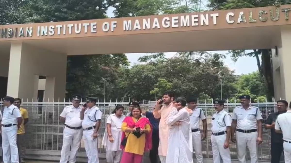 IIM कोलकाता रेप केस में नया मोड़, पिता के बयान से बदल गई पूरी कहानी