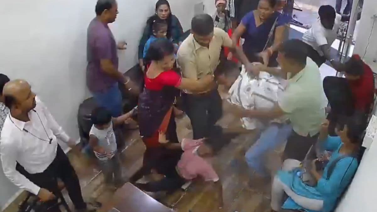 'डॉक्टर व्यस्त हैं' बोलना पड़ा महंगा, महाराष्ट्र में बिहार के लड़के ने रिसेप्शनिस्ट से की मारपीट