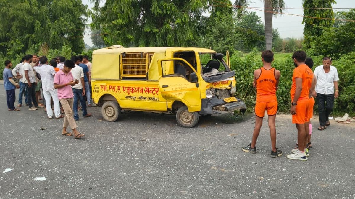 School Van Accident: कन्नौज में स्कूल वैन और डंपर की टक्कर, 14 बच्चे पहुंचे अस्पताल, 5 गंभीर घायल