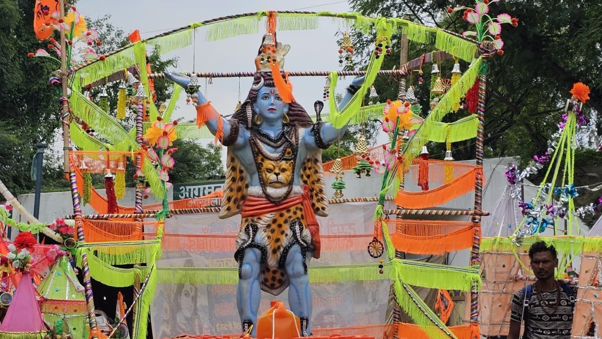Greater Noida News: 300 सीसीटीवी कैमरों से होगी कांवड़ यात्रा की निगरानी, गौतमबुद्धनगर में 1500 पुलिसकर्मी संभालेंगे सुरक्षा का जिम्मा