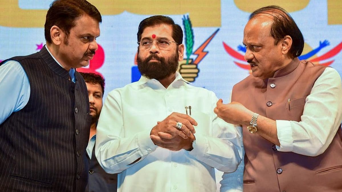 महाराष्ट्र सरकार में हो सकता है बड़ा उलटफेर, कई मंत्रियों पर गिरेगी गाज!