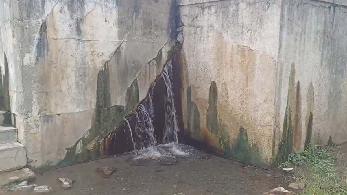 महाराष्ट्र के धुले में बदहाल हुआ जल शुद्धीकरण केंद्र, बंद कैमरे बने खतरे की घंटी