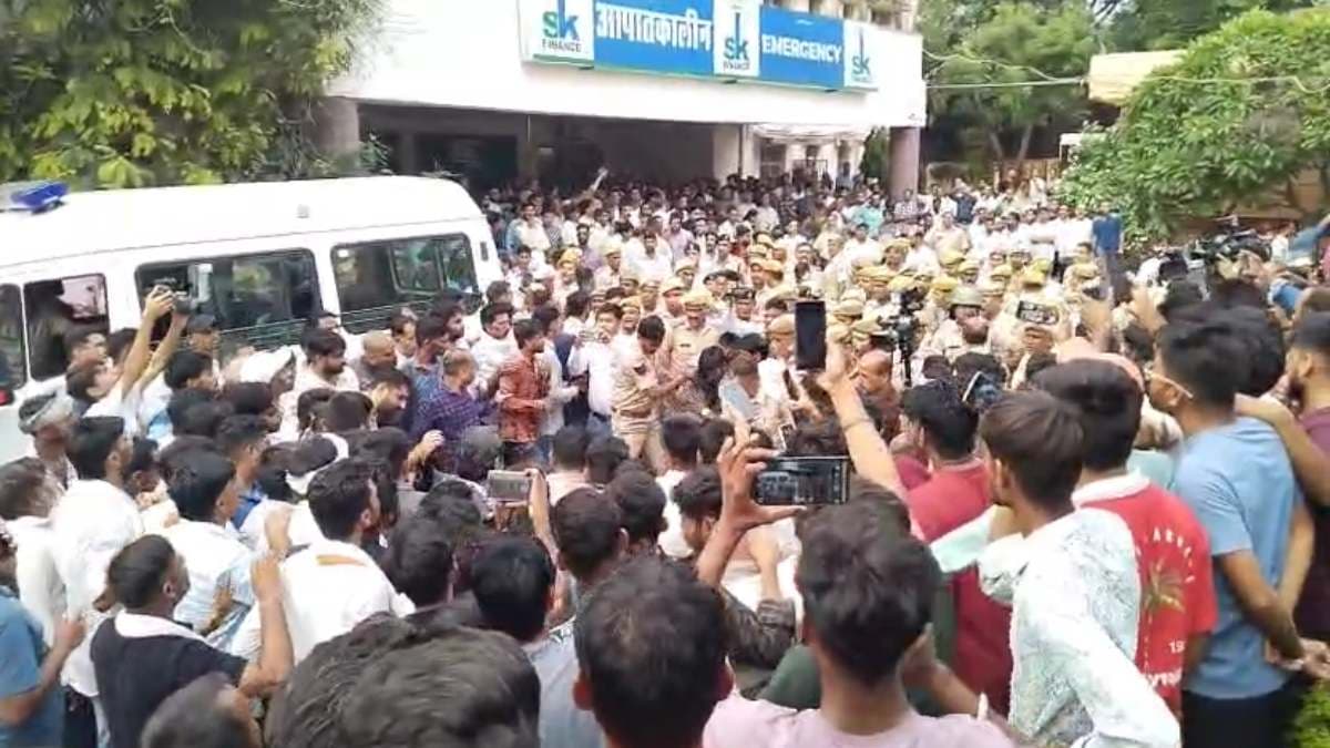 थप्पड़बाज नेता नरेश मीणा को प्रदर्शन करना पड़ा भारी, पुलिस ने हिरासत में लिया