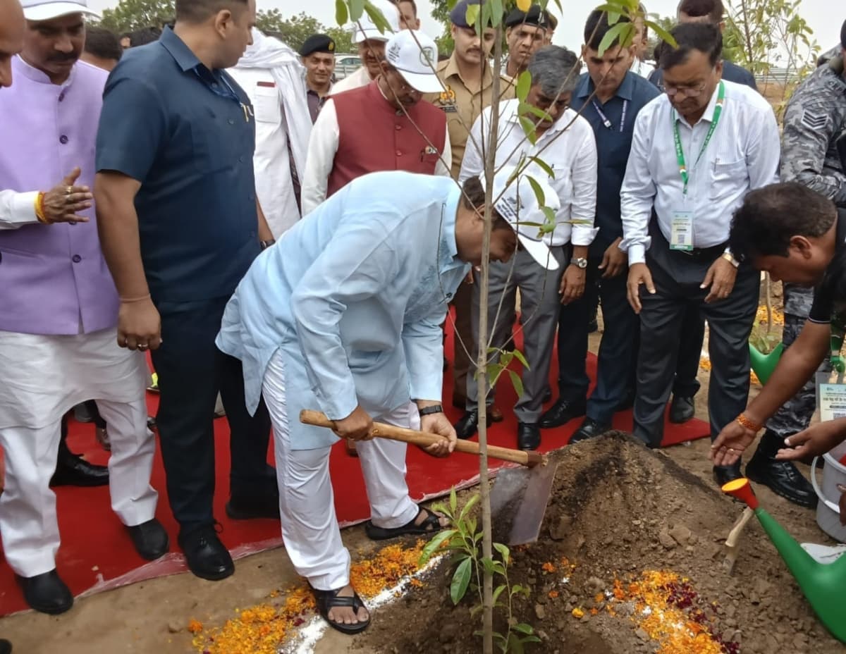 ग्रेटर नोएडा में नितिन गडकरी ने कही बड़ी बात, पूरे दश में 5 करोड़ पौधे लगाएगा NHAI