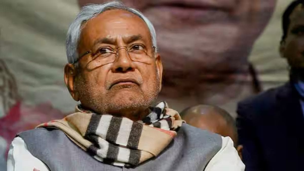 Nitish Kumar slams opposition black clothes
