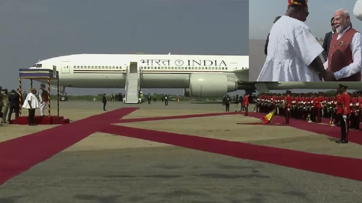 प्रधानमंत्री नरेंद्र मोदी का घाना पहुंचने पर 21 तोपों की सलामी, राष्ट्रपति जॉन महामा ने किया स्वागत