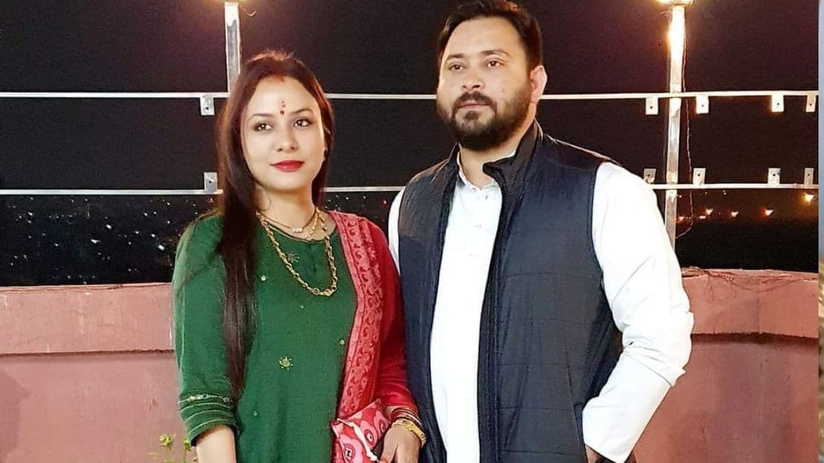 पत्नी का जिक्र कर तेजस्वी यादव ने चुनाव आयोग पर कसा तंज, बोले- आधार कार्ड को डॉक्यूमेंट में से क्यों हटाया?