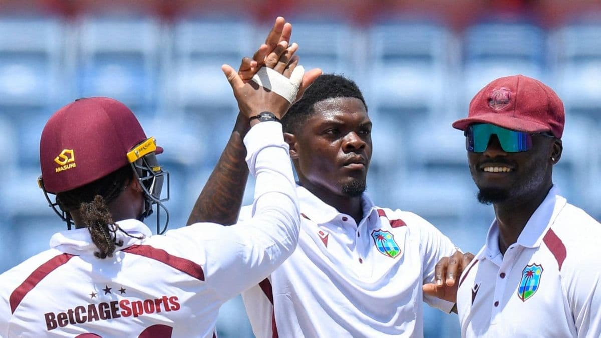 AUS vs WI: वेस्टइंडीज के सामने फिर बिखर गई ऑस्ट्रेलियाई बल्लेबाजी, पूर्व RCB प्लेयर ने मचाया कहर