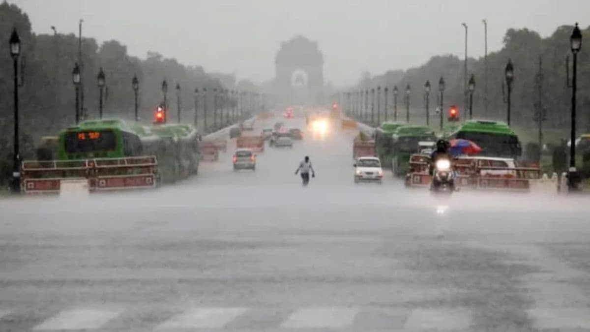 Delhi Monsoon Update: सुहाना हुआ मौसम, अगले 2 दिन बरसेंगे बादल; उमस से भी मिलेगी राहत