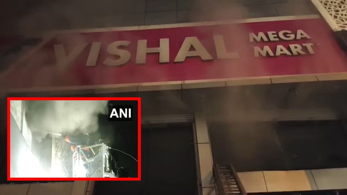 fire in Vishal Mega Mart