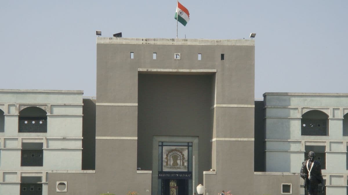Gujarat High Court ने पुलिस को लगाई फटकार, कहा- ऐसे अधिकारी समाज के लिए खतरा