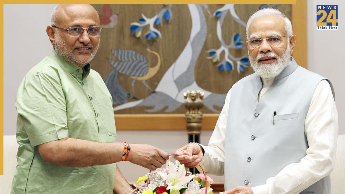 पीएम मोदी ने सीपी राधाकृष्णन को दी बधाई, BJP ने बनाया है उपराष्ट्रपति पद का उम्मीदवार