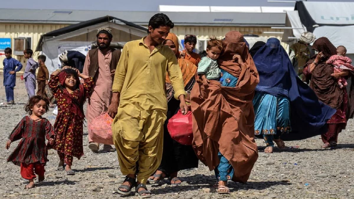 पाकिस्तान में विदेशियों पर आई आफत, सरकार का अफगान नागरिकों को लेकर बड़ा ऐलान