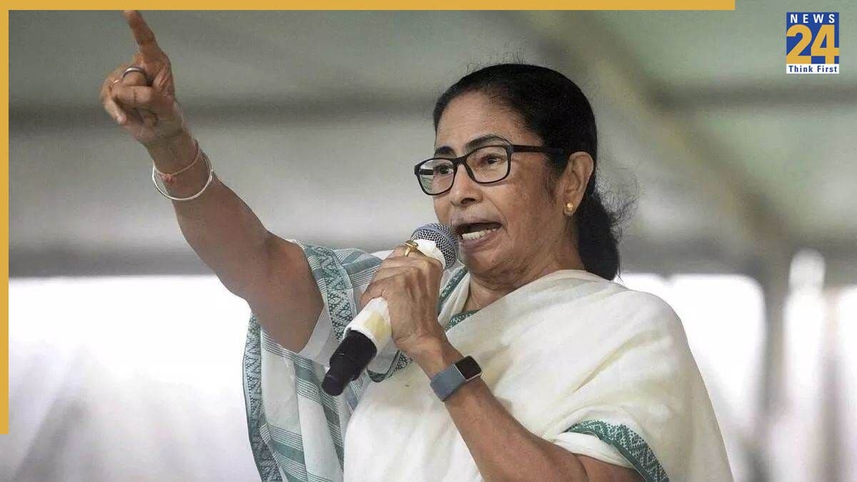 'चुनाव आयोग BJP का लॉलीपॉप न बने...डबल इंजन सरकार सबसे बड़ी 'चोर' है', ममता बनर्जी ने साधा निशाना